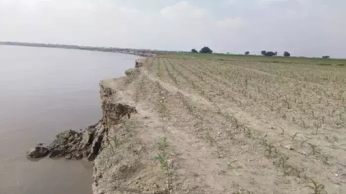 Katihar: नदी किनारे स्थित गांव के लोगों के बीच कटाव की चिंता अभी से सताने लगी