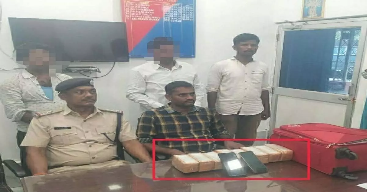 Cuttack : पुलिस को मिली बड़ी सफलता, आरपीएफ कर्मियों ने लुटेरों को पकड़ा, 24 लाख रुपये बरामद