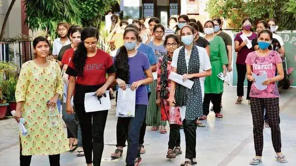 New Delhi : NEET  अंतिम समय में परीक्षा स्थगित करने पर अभ्यर्थियों ने जताई नाराजगी