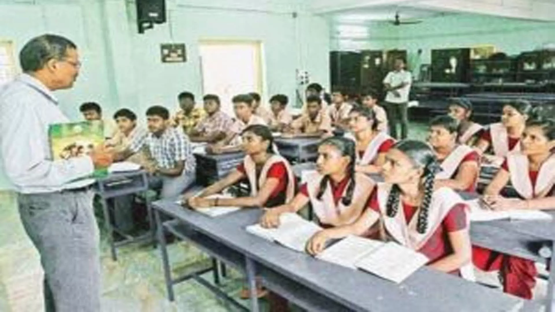 Tamil Nadu News : तमिलनाडु के स्कूलों में और अधिक कक्षाओं का निर्माण किया जाएगा