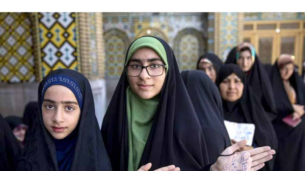 Hijab in Tajikistan:  तजाकिस्तान ने एक नया कानून पास किया है. इसके जरिये हिजाब पर लगा दी है पाबंदी