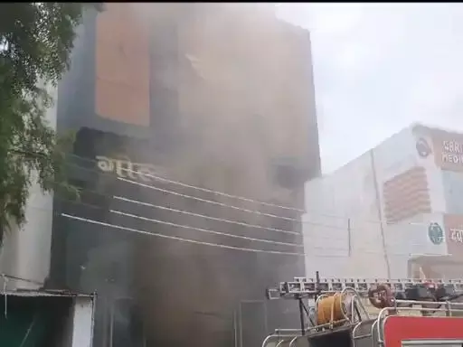 CG NEWS: शू हाउस में लगी आग, भागकर कर्मचारियों ने बचाई जान