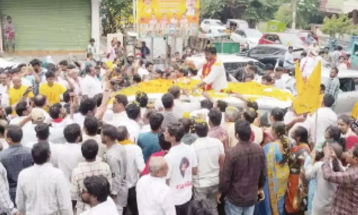 Andhra Pradesh News: टीडीपी विधायक कुना रवि कुमार का श्रीकाकुलम में भव्य स्वागत किया
