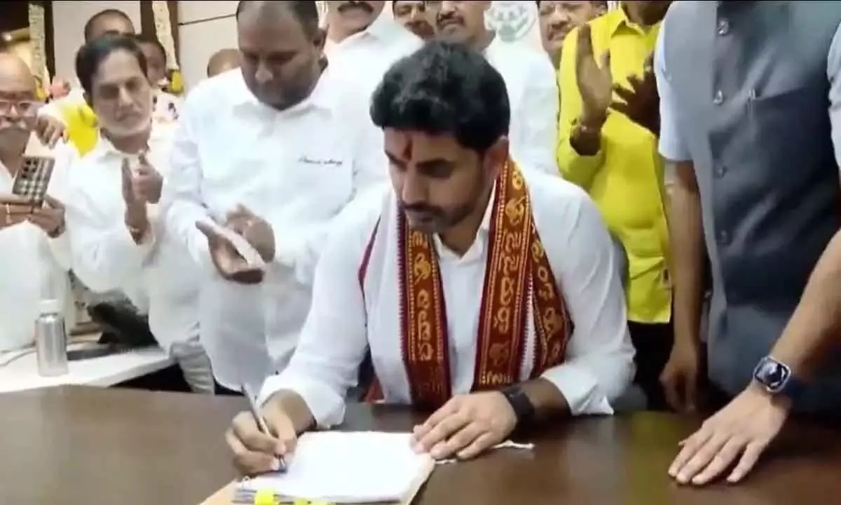 Andhra  News: नारा लोकेश ने आईटी का कार्यभार संभाला, शिक्षा मंत्री ने मेगा डीएससी फाइल पर हस्ताक्षर किए