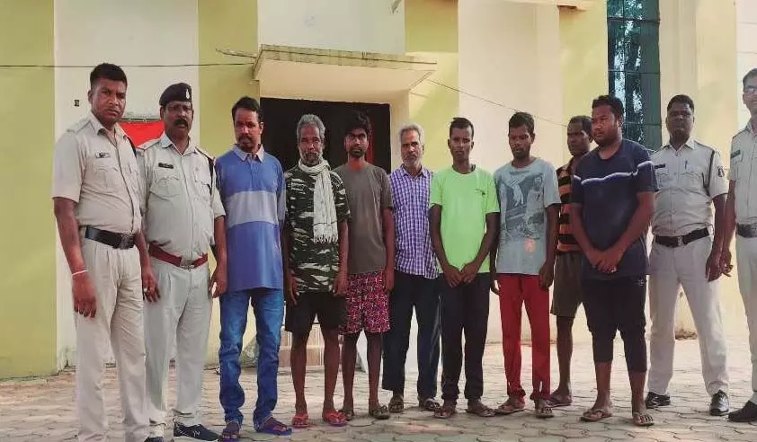 Chhattisgarh: गौ मांस बेचने की शिकायत पर पुलिस ने मारी रेड, 8 लोग गिरफ्तार