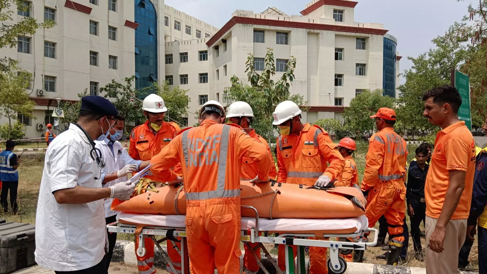 Bharatpur  : एनडीआरएफ की टीम ने भूकंप से बचाव के संबंध में किया मॉकड्रिल आपातकालीन व्यवस्था