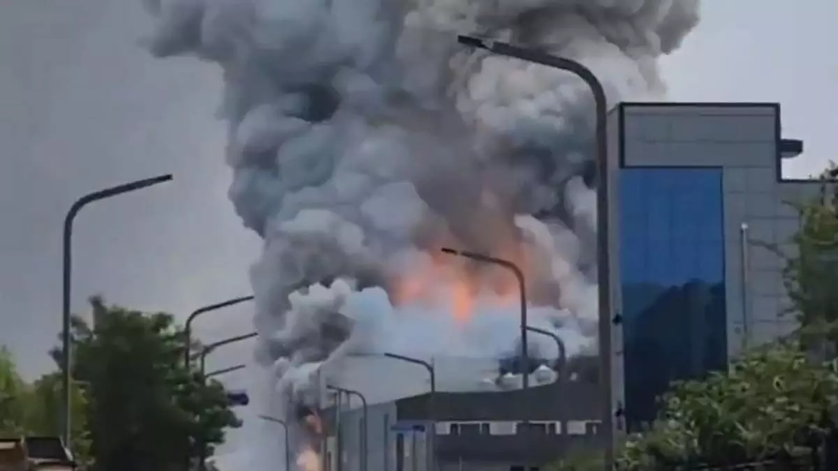South Korea के लिथियम बैटरी प्लांट में लगी भीषण आग, 21 लोगों की मौत