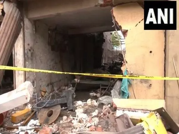 Gujarat News: अरिहंत औद्योगिक एस्टेट में आग लगने से दो लोगों की मौत, तीन घायल