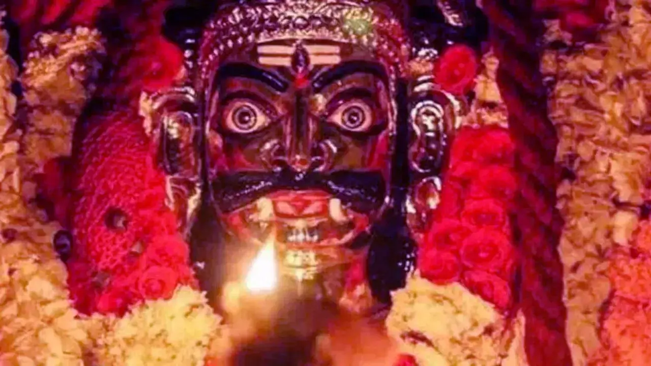 Kaal Bhairav : कालाष्टमी पर भगवान काल भैरव की पूजा के दौरान करें ये उपाय, दूर होंगे जीवन के संकट