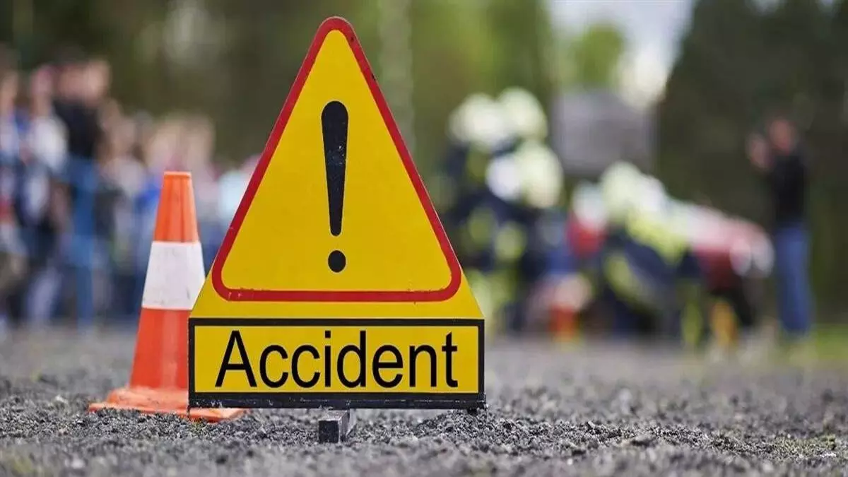 Patna में अटल पथ पर पलटी कार,चार लोग गंभीर रूप से जख्मी