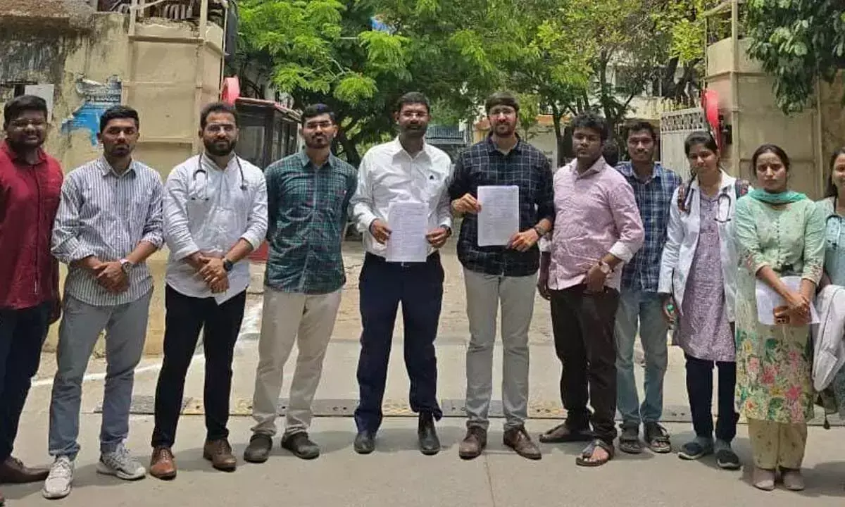 Telangana: मांगों को लेकर जूनियर डॉक्टर आज से अनिश्चितकालीन हड़ताल पर