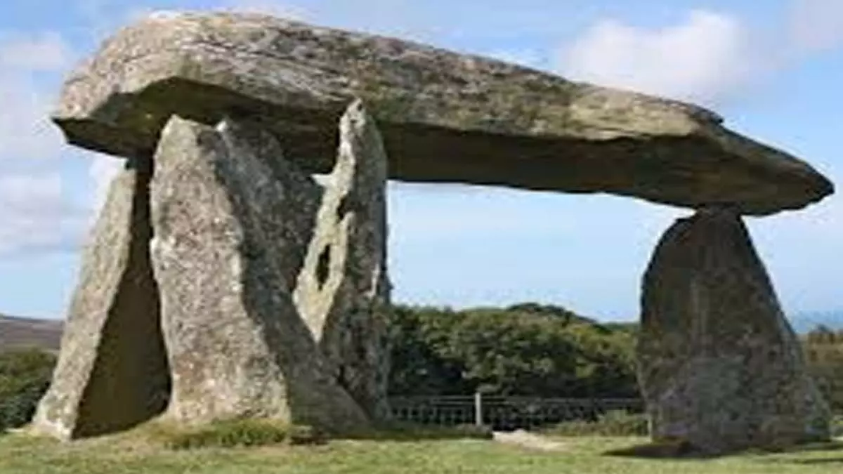 Megalithic structure; 3,000 साल से अधिक पुरानी  मेगालिथिक संरचना