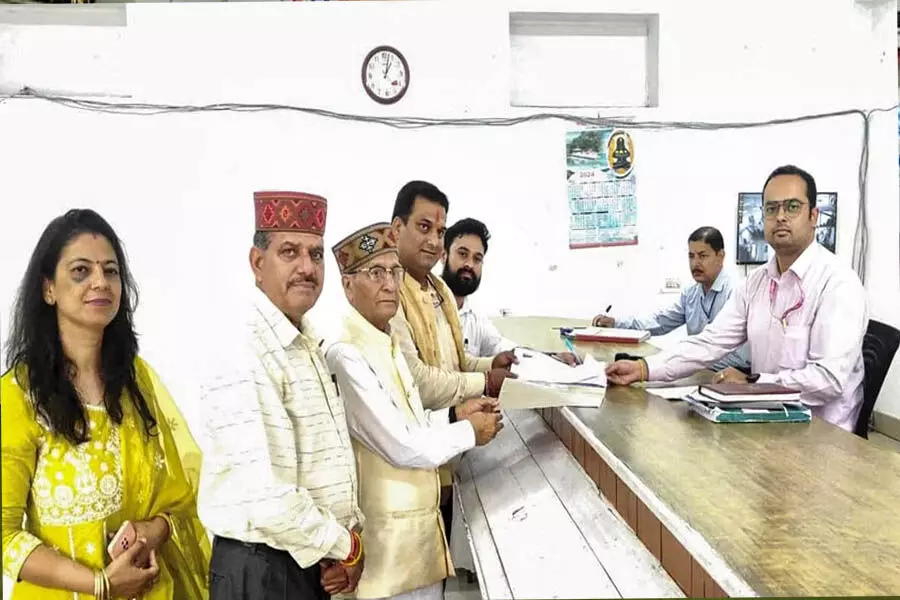 Himachal Pradesh by-polls: नामांकन पत्रों की जांच के बाद 15 उम्मीदवार मैदान में बचे