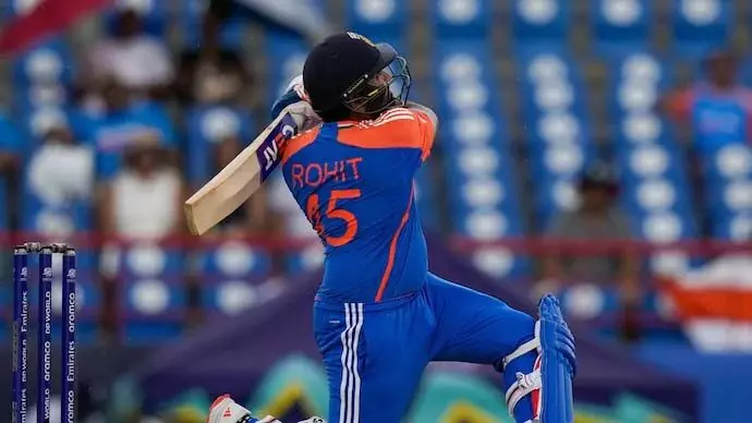 Cricket: निडर रोहित शर्मा ने मिशेल स्टार्क के 29 रन वाले ओवर में जड़े 4 छक्के