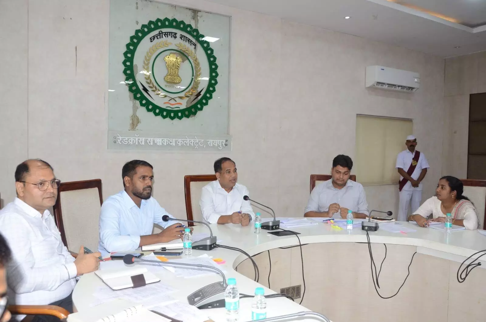 रायपुर Collector ने ली सड़क सुरक्षा समिति की बैठक