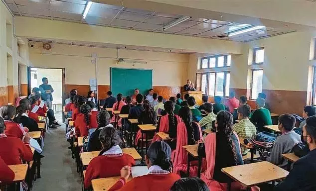 Himachal : हिमाचल प्रदेश के 30 स्कूलों में एक भी छात्र दसवीं की बोर्ड परीक्षा पास नहीं कर पाया