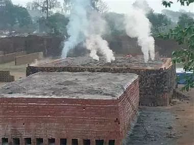 Chhattisgarh: ईट भट्टे को हटाने कलेक्टर से लगाई गुहार, धुएं से लोग परेशान