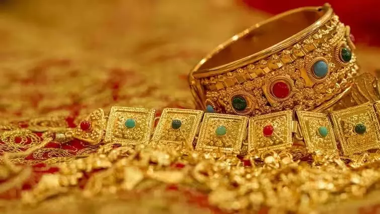 Gold price : भारत में आज सोने की कीमत में गिरावट आई