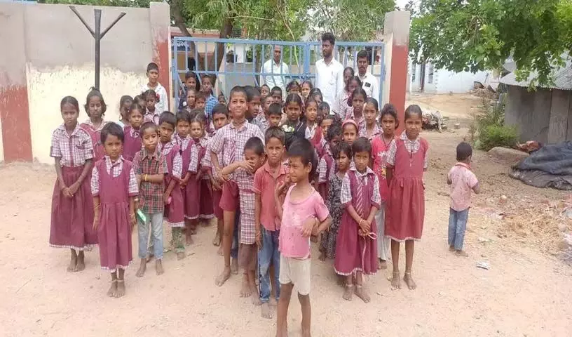 Telangana: इस सरकारी स्कूल में 125 छात्रों के लिए सिर्फ एक शिक्षक