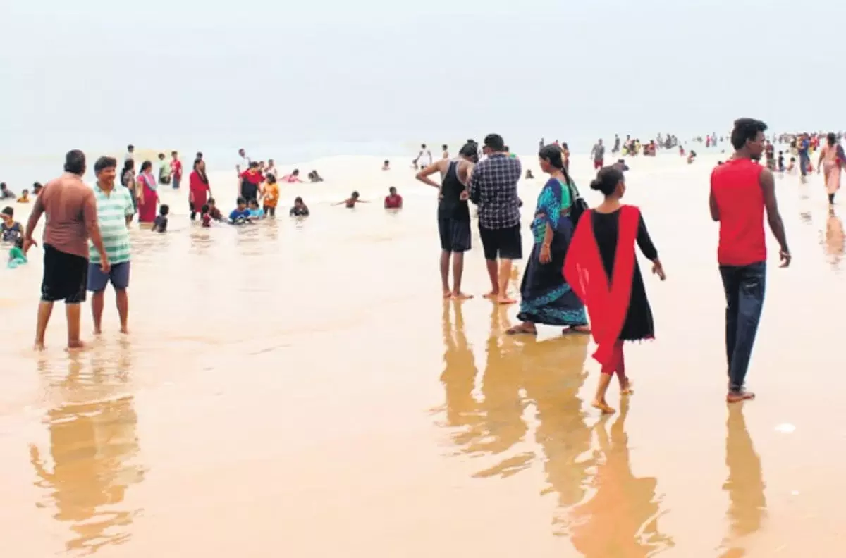 Andhra Pradesh News: कई लोगों के डूबने की घटनाओं के बाद समुद्र तट बंद कर दिए