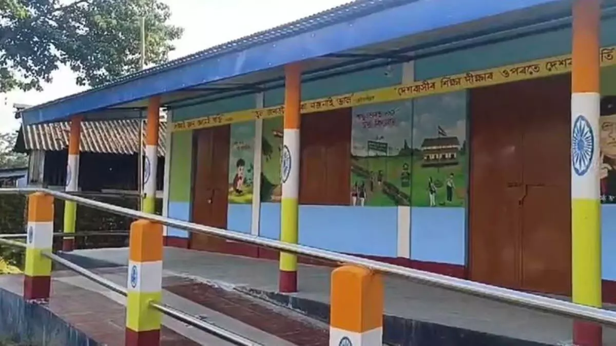 ASSAM : असम के स्कूल में राष्ट्रीय ध्वज के गलत रंग प्रदर्शित करने पर आलोचना