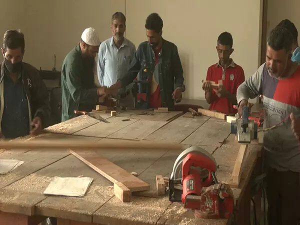 Srinagar के कारीगरों और शिल्पकारों को विश्वकर्मा योजना का लाभ मिला