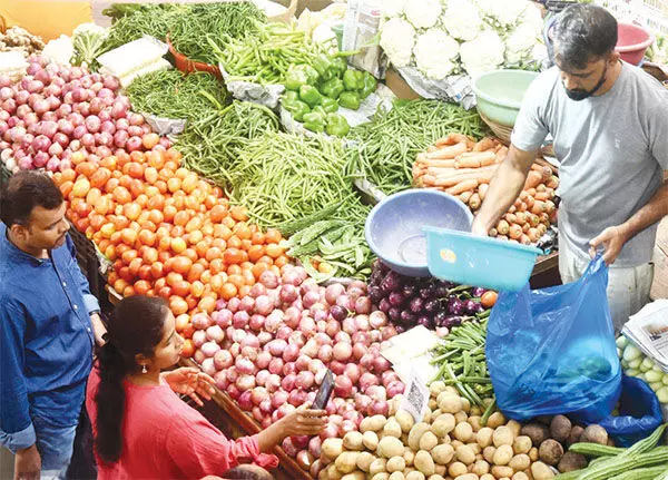 Goa: मानसून ने उपभोक्ताओं की आंखों में आंसू ला दिए, सब्जियों के दाम आसमान छूने लगे