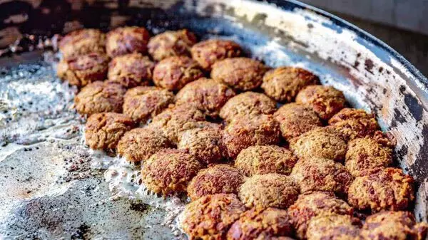 Karnataka : कर्नाटक सरकार ने कबाब बनाने में कृत्रिम खाद्य रंग के इस्तेमाल प र प्रतिबंध लगाया
