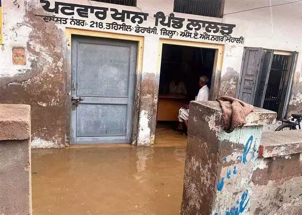 Mohali News: लालरू स्थित पटवारखाना जलमग्न