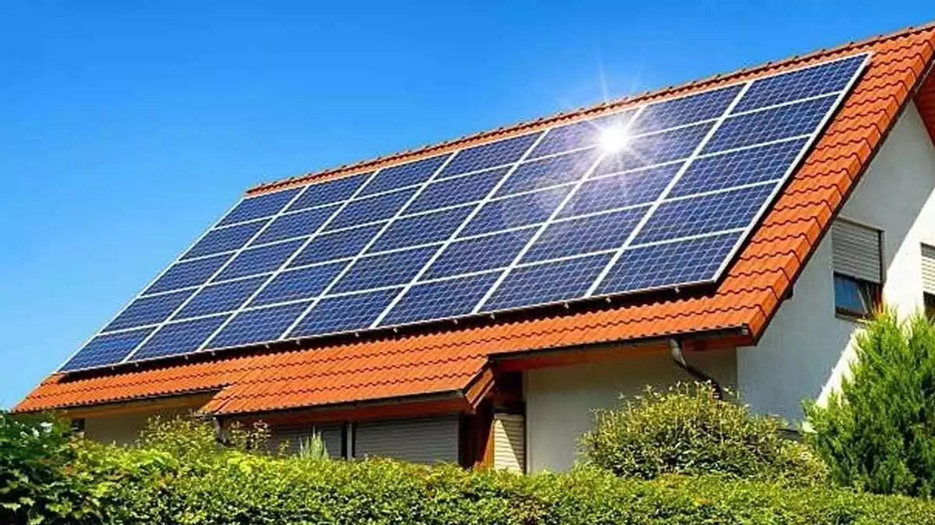 Business: छत पर सौर ऊर्जा अपनाने में उच्च स्थापना लागत बाधा
