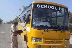 Kolkata: बंगाल सरकार ने स्कूलों को बसों में लोकेशन ट्रैकिंग डिवाइस और पैनिक बटन लगाने की सलाह दी