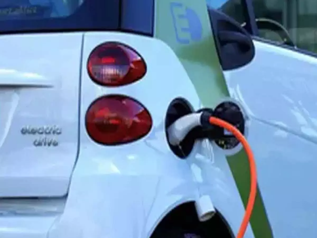 Electric car sales ; भारत में1.3-1.5 लाख तक  इलेक्ट्रिक कार की बिक्री संभावना