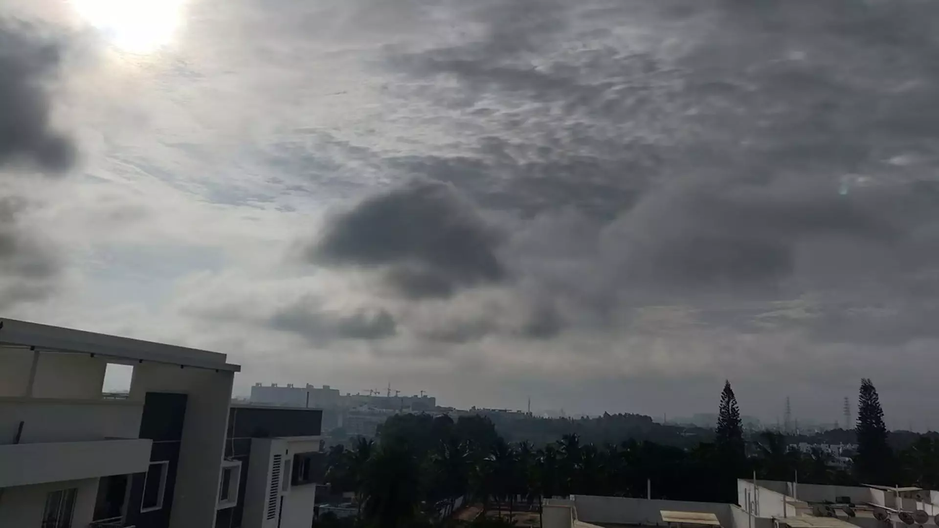 Weather in Bengaluru: मंगलवार को शहर में छिटपुट बारिश होने की संभावना