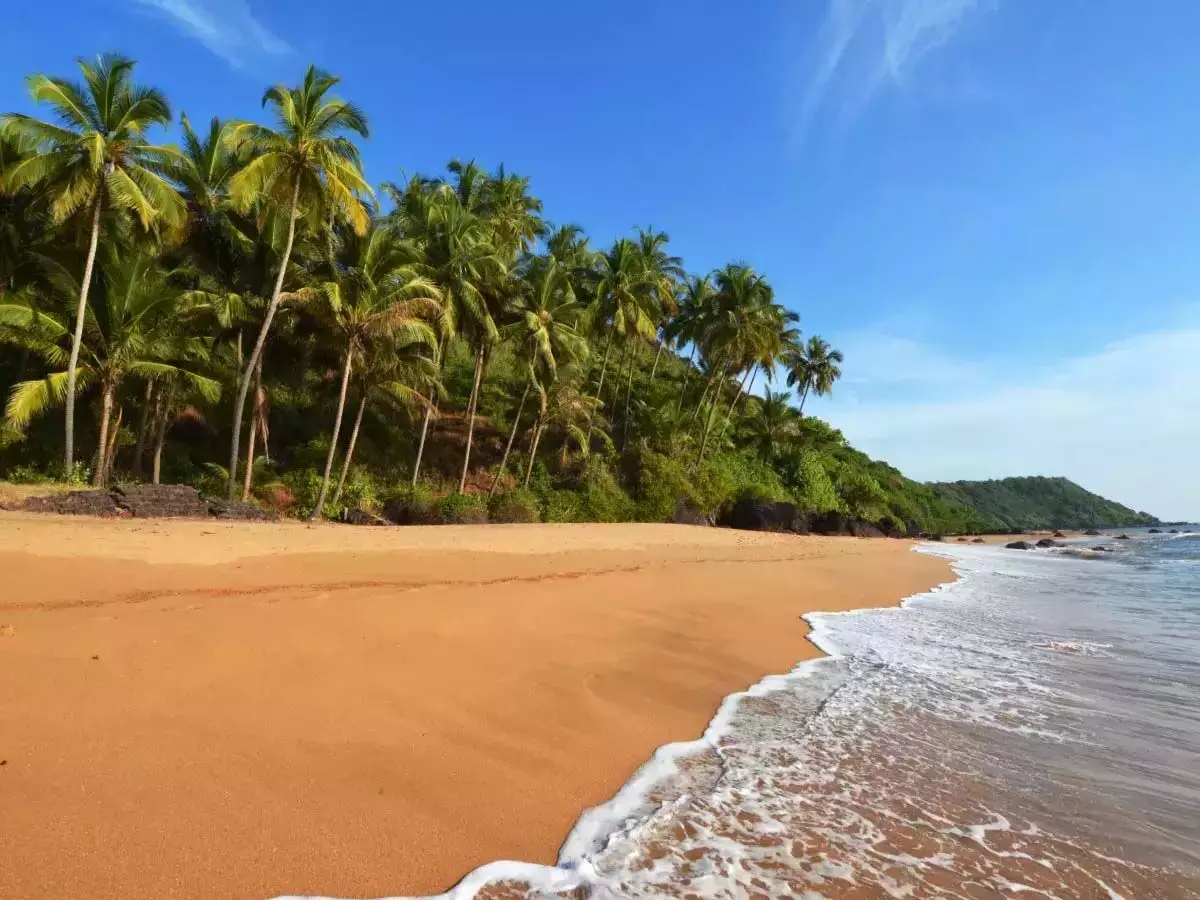Goa: पर्यटकों को मानसून के दौरान समुद्र तटों पर तैरने से सावधान किया