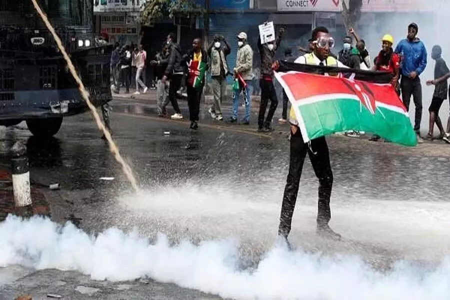 Kenya के संसद परिसर में घुसकर तोड़फोड़, इमारत में आग लगाई गई: रिपोर्ट