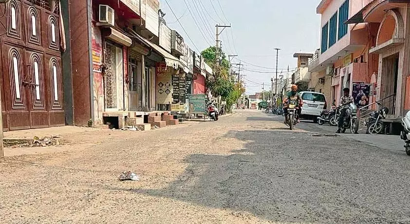 Ahmedgarh: मानसून के इंतजार में गड्ढेदार सड़कें चिंता का विषय