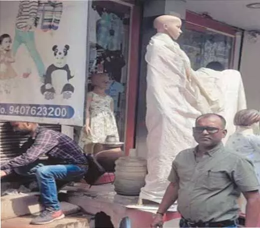 Shubh Kadam Raipur: शुभ कदम शोरूम को रायपुर निगम ने सील किया, टैक्स देने में आनाकानी