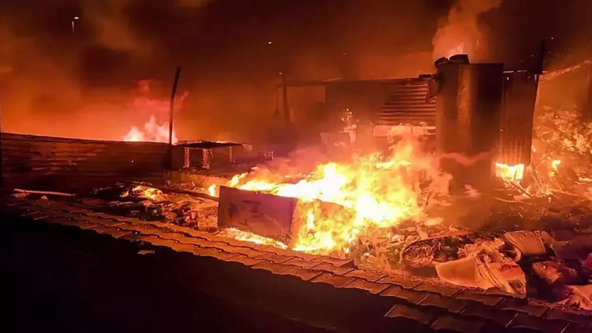 South Korean बचाव दल ने जली हुई फैक्ट्री की खोज की, जिसमें आग लगने से 22 लोगों की मौत हो गई