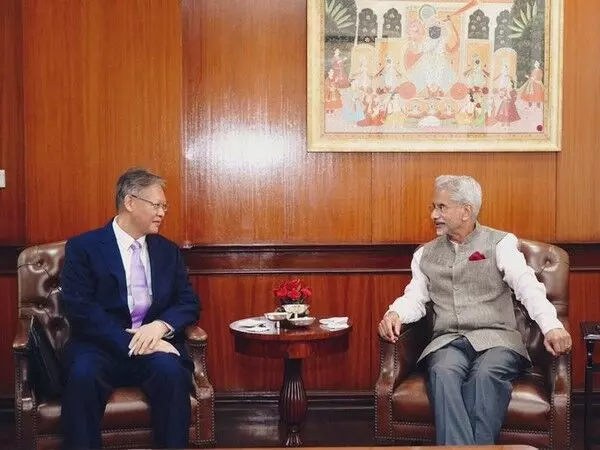 Chinese Ambassador Xu Feihong ने दिल्ली में विदेश मंत्री एस जयशंकर से मुलाकात की