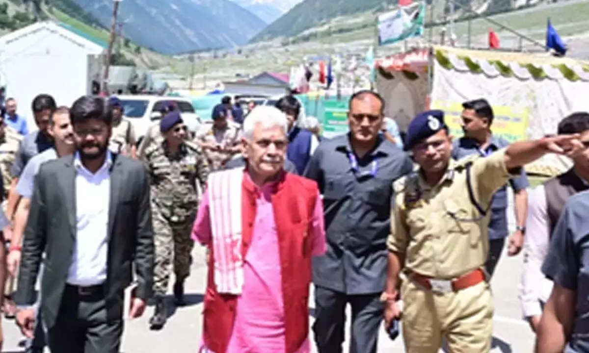 Jammu के उपराज्यपाल ने बालटाल आधार शिविर का किया दौरा