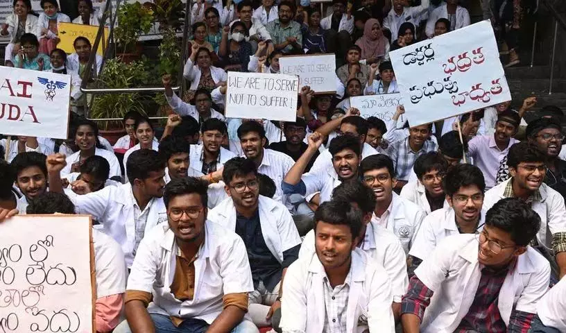 Telangana: जेयूडीए का विरोध प्रदर्शन तीसरे दिन भी जारी रहेगा