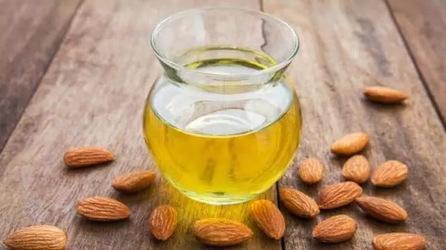 almond oil:  बादाम तेल के चौंकाने वाले फायदे