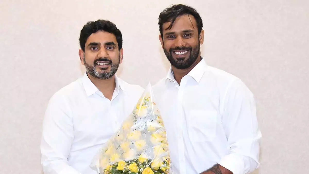 Andhra : लोकेश ने क्रिकेटर हनुमा विहारी का आंध्र में स्वागत किया