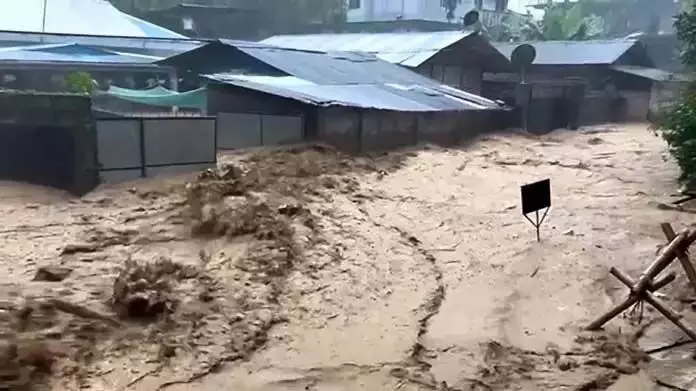 Arunachal : भारी बारिश के कारण तीन जिले प्रभावित, सड़कें अवरुद्ध