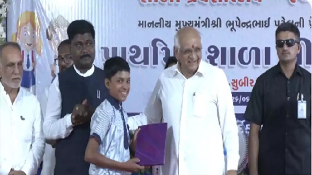 Gujarat : सीएम भूपेन्द्र पटेल ने डांग के बिलिअम्बा प्राइमरी स्कूल से शाला प्रवेशोत्सव का शुभारंभ किया