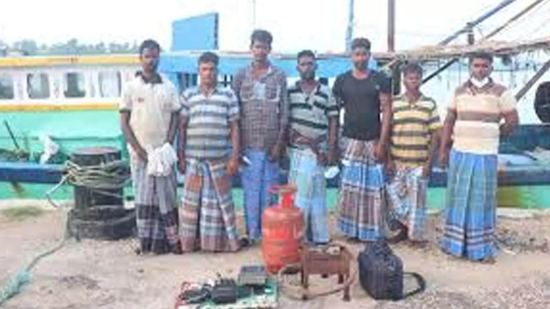 Tamil Nadu News: श्रीलंकाई नौसेना ने तमिलनाडु के 10 और मछुआरों को गिरफ्तार किया