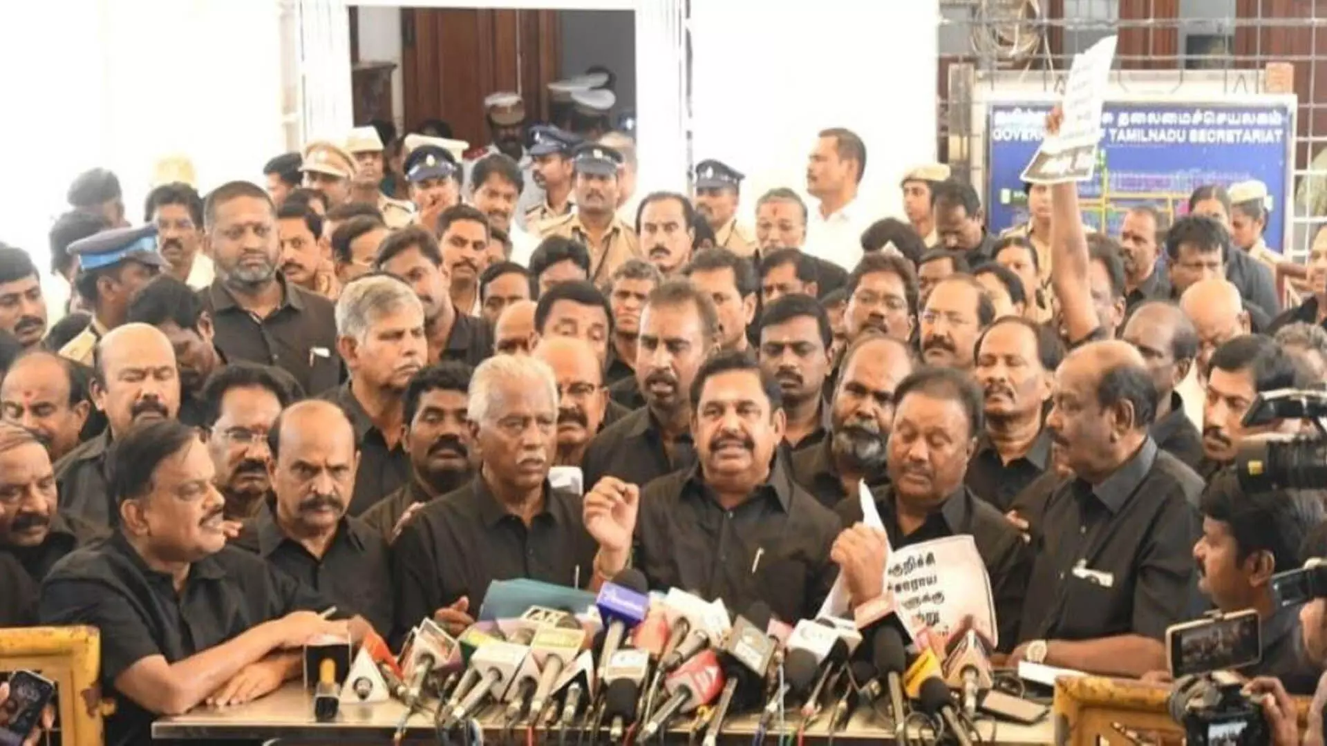 Tamil Nadu News : तमिलनाडु विधानसभा से AIADMK विधायक निलंबित