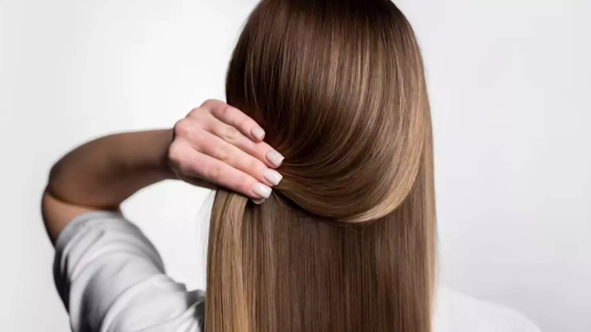sticky hair: बालो के चिपचिपेपन इन 8 उपायों की मदद से दूर होगी परेशानी