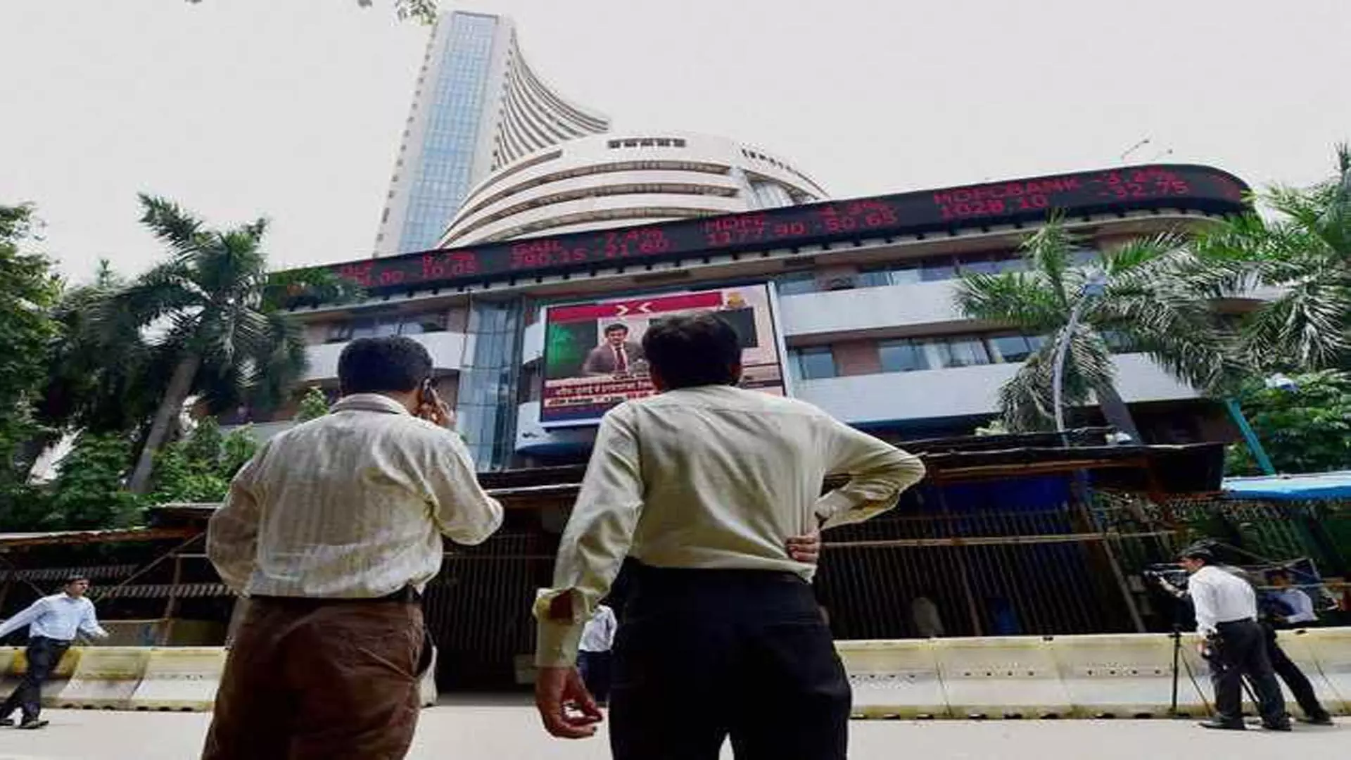 शुरुआती कारोबार में Sensex ने नया रिकॉर्ड स्तर छुआ