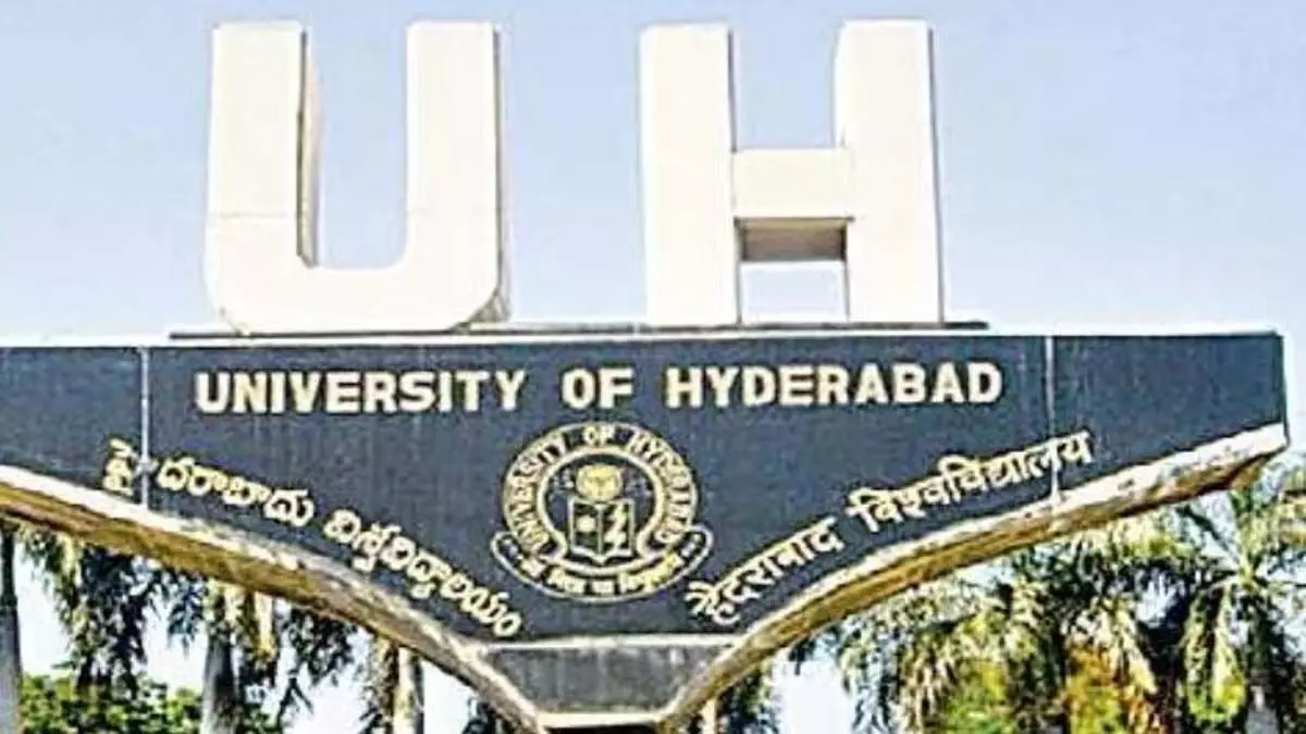 Telangana News: विश्वविद्यालय ने दावा किया कि महोत्सव को लेकर विद्यार्थियों के साथ बातचीत जारी
